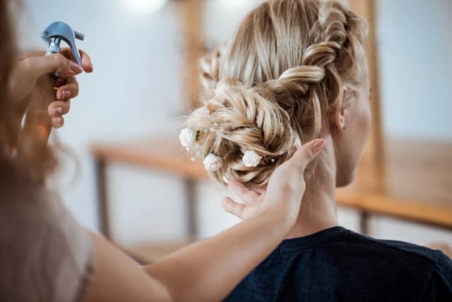 Jak użyć pianki do włosów, aby uzyskać idealną objętość i styl? Jak użyć pianki do włosów, aby uzyskać idealną objętość i styl?