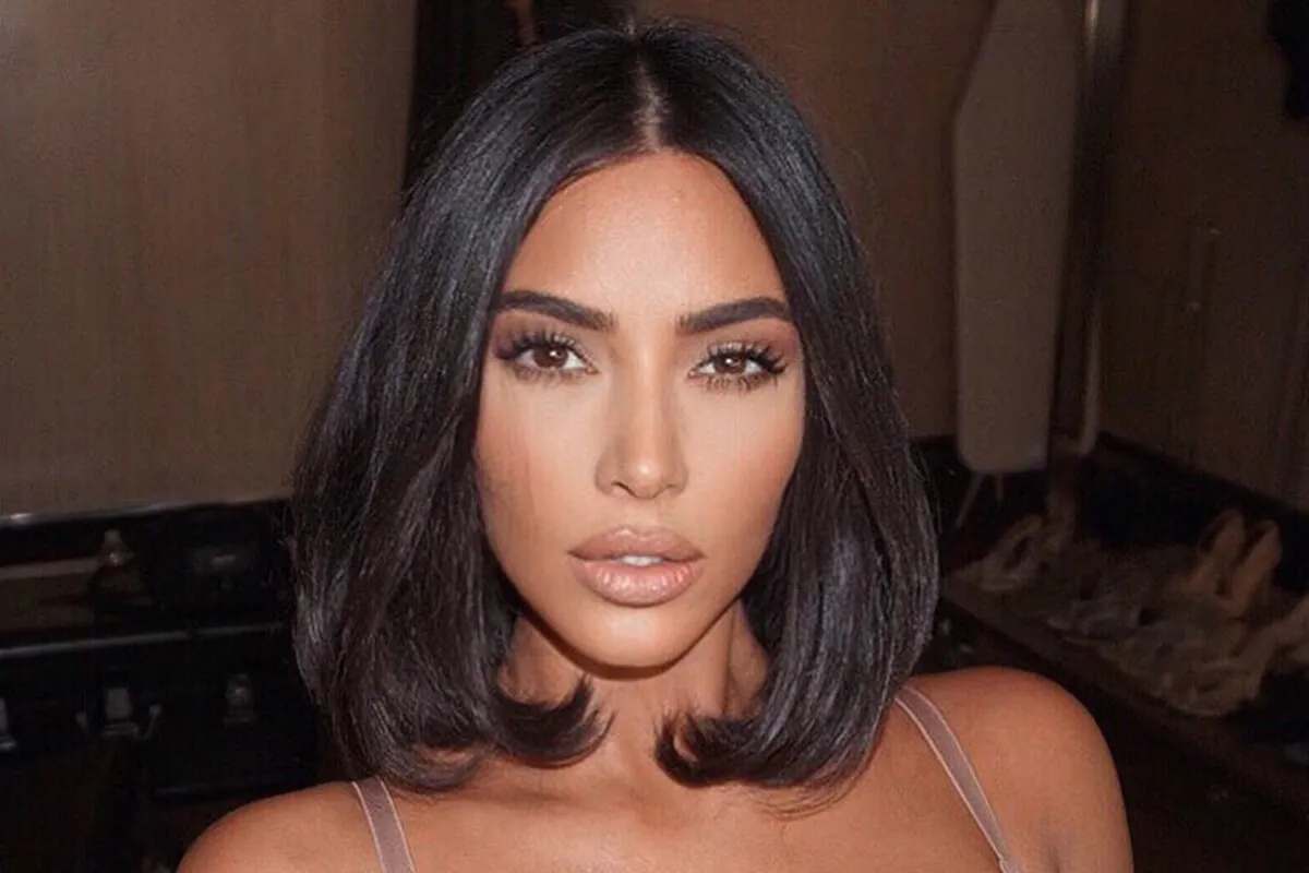 Kosmetyki Kim Kardashian: Odkryj sekrety pięknej cery i makijażu