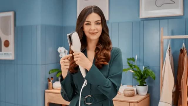 Jak zrobić fale lokówką w 5 prostych krokach i uniknąć błędów