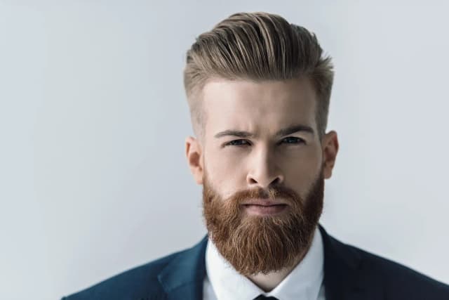 Jaką fryzurę do brody wybrać, aby podkreślić swój styl?
